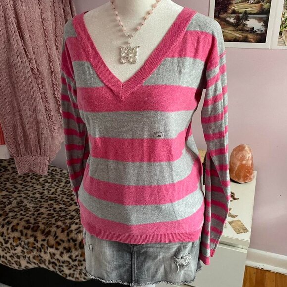 2000s Aeropostale Pink and Grey Striped V-Neck Top - Picture 6 of 6